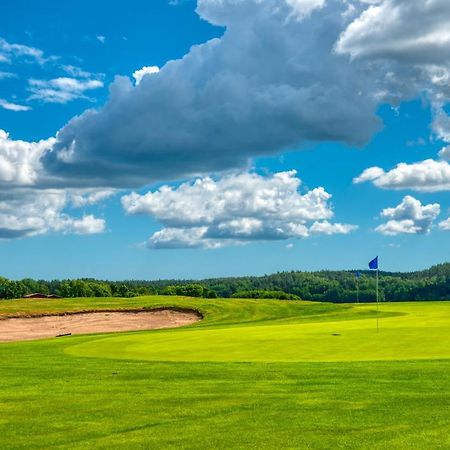 Kiladalens Golf & Lodge Nyköping Buitenkant foto